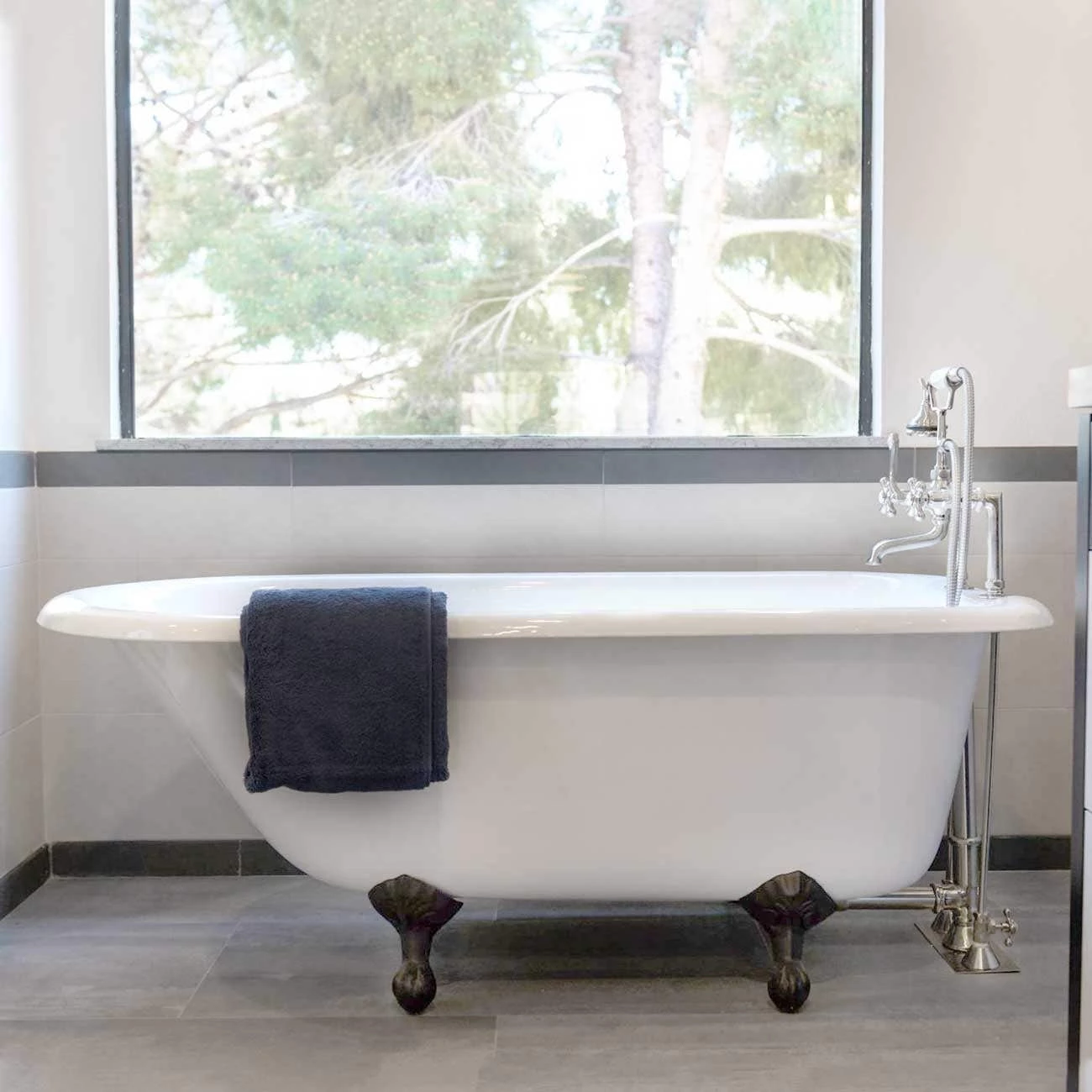 Heritage Cast Iron Classic Clawfoot Tub - Rim Faucet Drillings 4 Heritage Cast Iron Classic Clawfoot Tub - Rim Faucet Drillings - Image 2