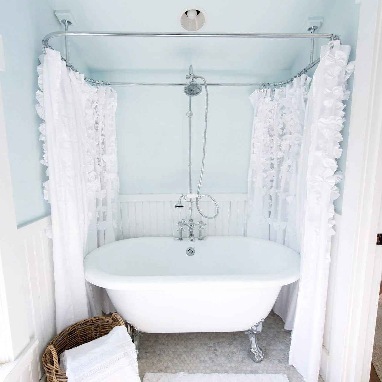 Juniper Acrylic Double Ended Clawfoot Tub - Rim Faucet Drillings - Lion Paw Feet 4 Juniper Acrylic Double Ended Clawfoot Tub - Rim Faucet Drillings - Lion Paw Feet - Image 2